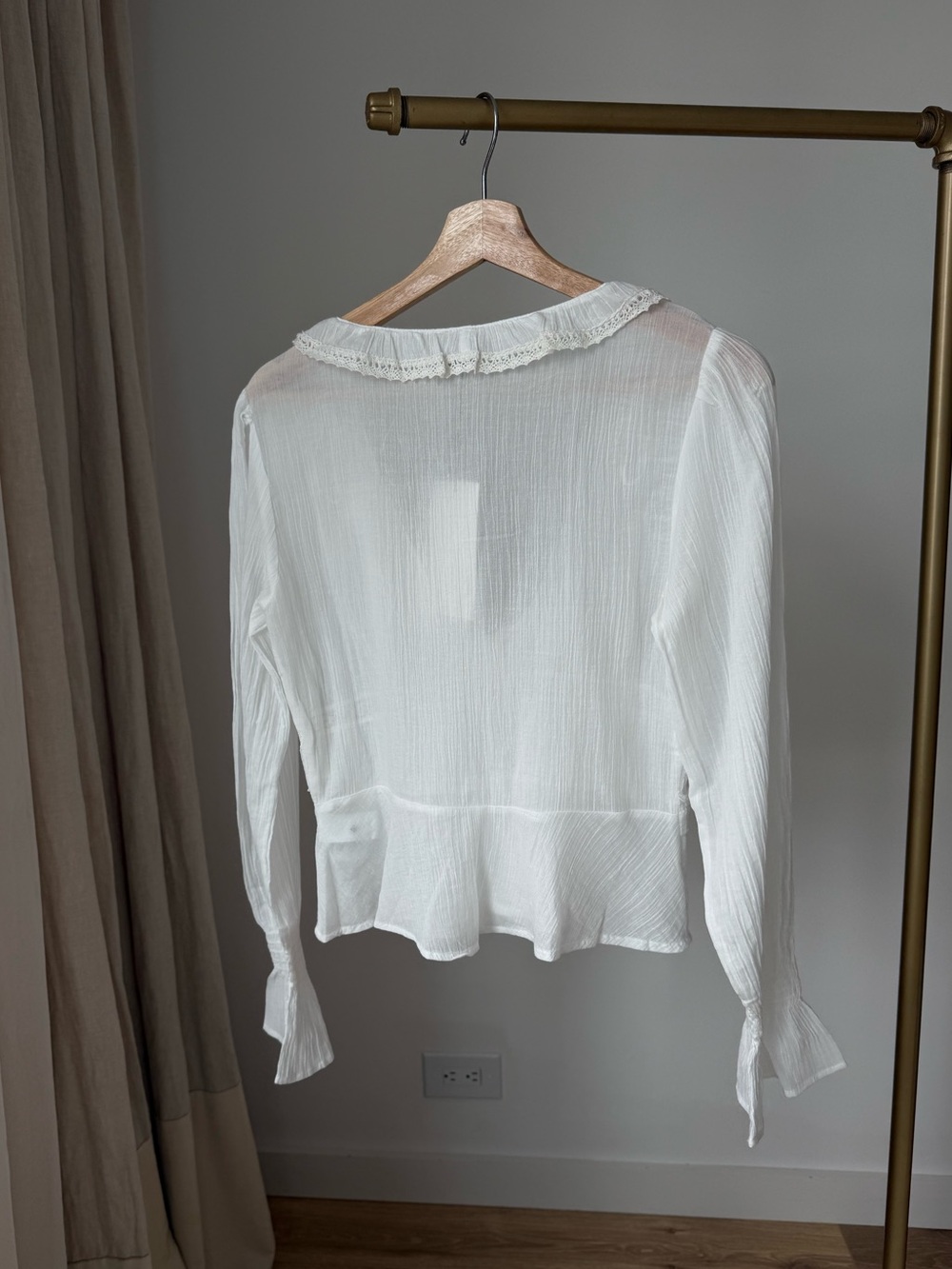 NWT Zara Chiffon Embroidered Ruffle Shirt Oyster White M - Picture 3 of 10